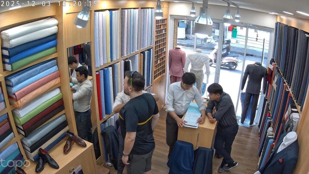 customer getting measure in sukhumvit 33